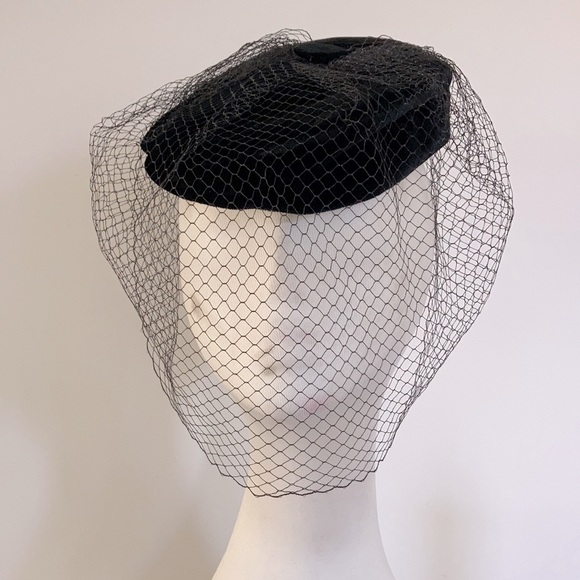 VINTAGE Velvet beret/fascinator with netting. 100% cotton - Picture 7 of 11